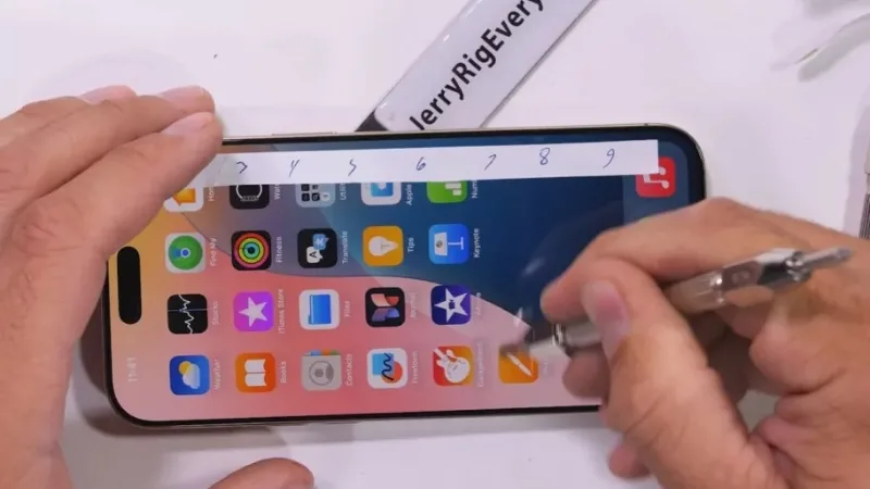 iPhone 16 Pro: avanços Impressionantes em Resistência e Durabilidade, Superando seu Antecessor em Testes Rigorosos.